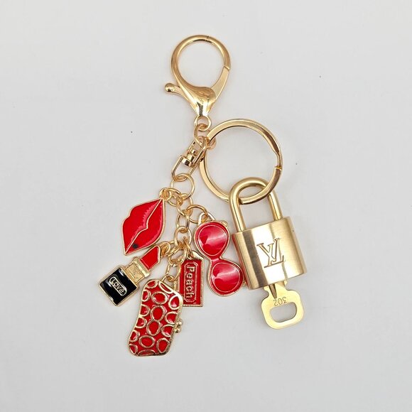 Authentic Louis Vuitton Lock & Key with Unbranded Bagcharm, Keychain 121525 - Picture 6 of 8